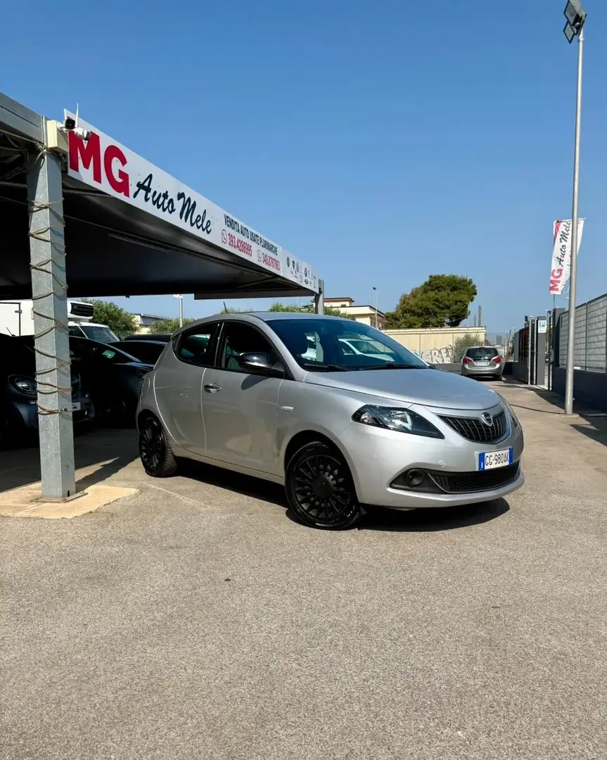 Lancia Ypsilon Ypsilon 1.0 FireFly 5 porte S&S Hybrid Ecochic Gol Gris - 2