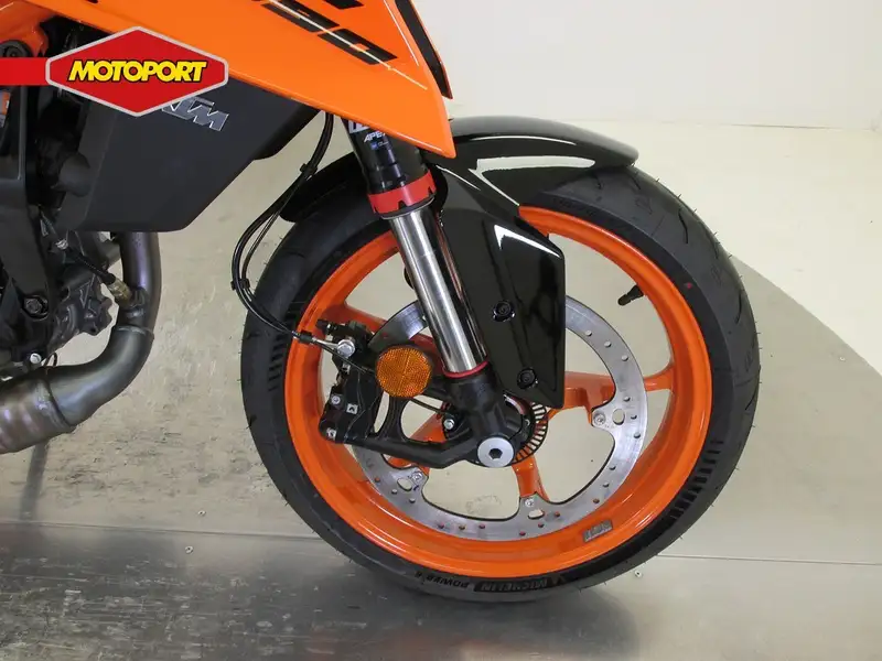 KTM 390 Duke - foto 4