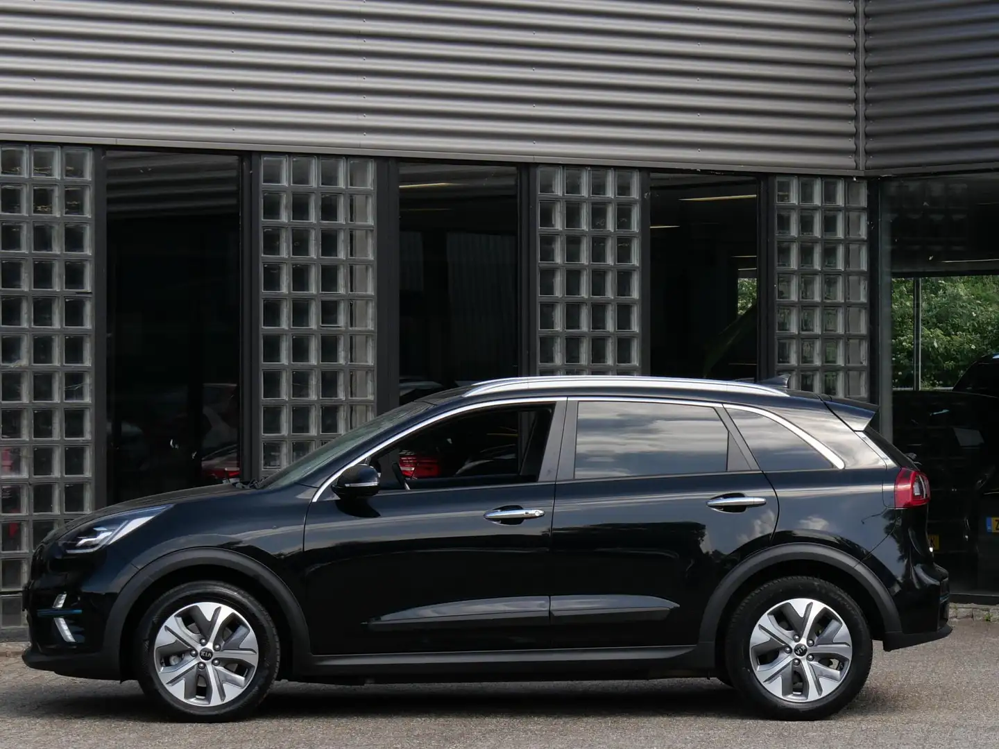Kia e-Niro 64kWh 3-FASE/ SOH 100%/ EXECUTIVELINE/ SCHUIFDAK Чёрный - 2