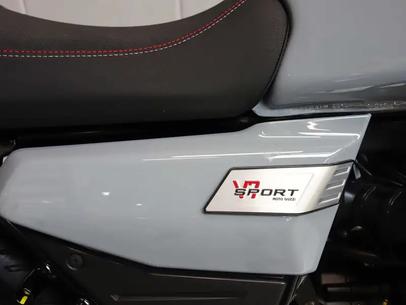 Moto Guzzi V7 Sport - foto 6