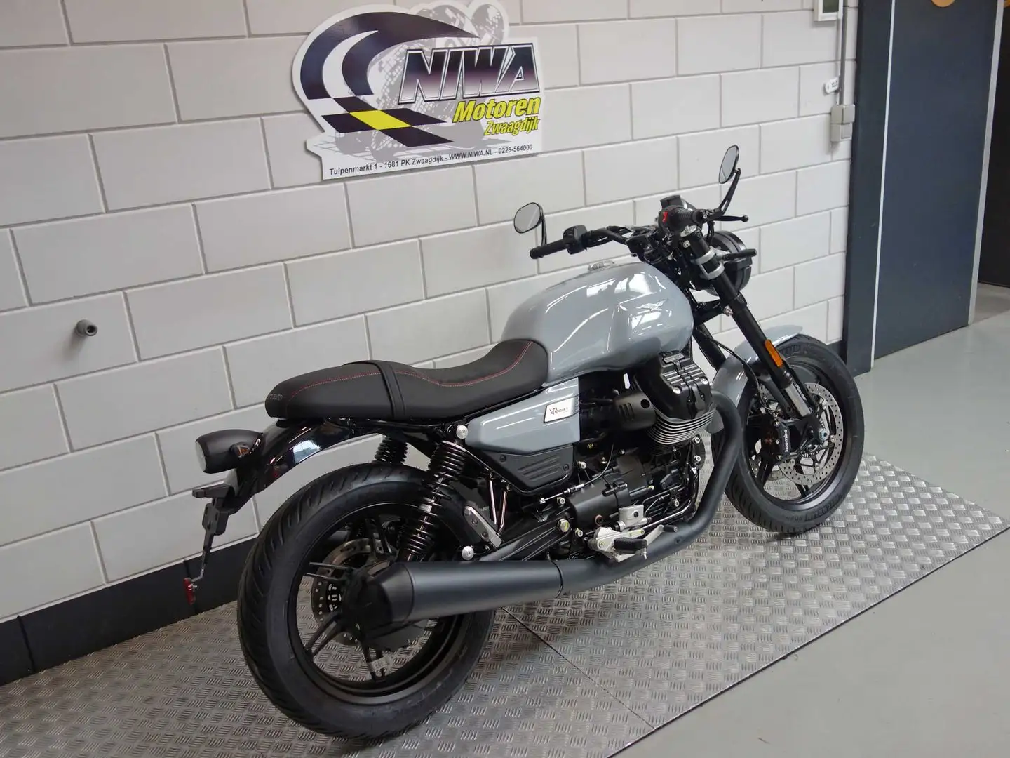 Moto Guzzi V7 Sport Gris - 2