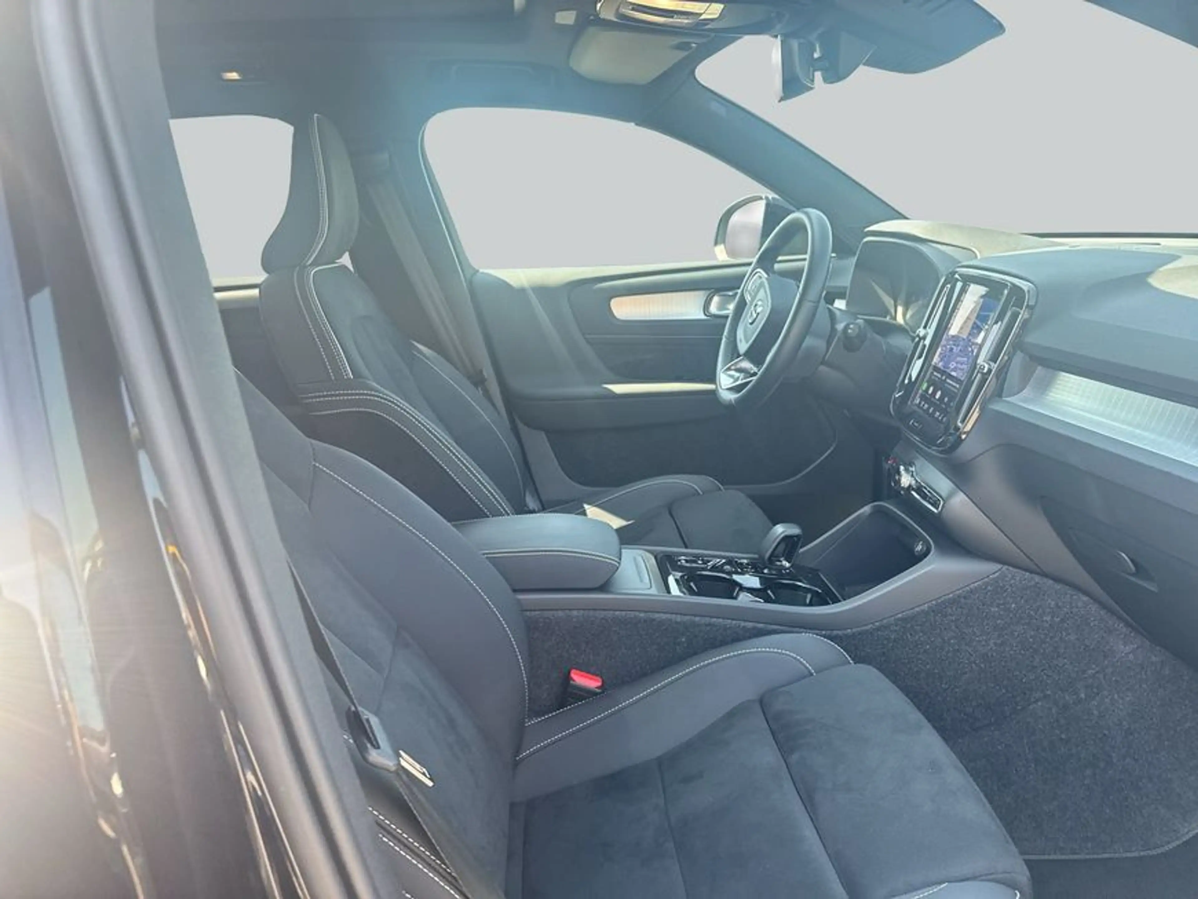 Volvo XC40 XC40 B3 B DKG Plus Black Edition — photo 12