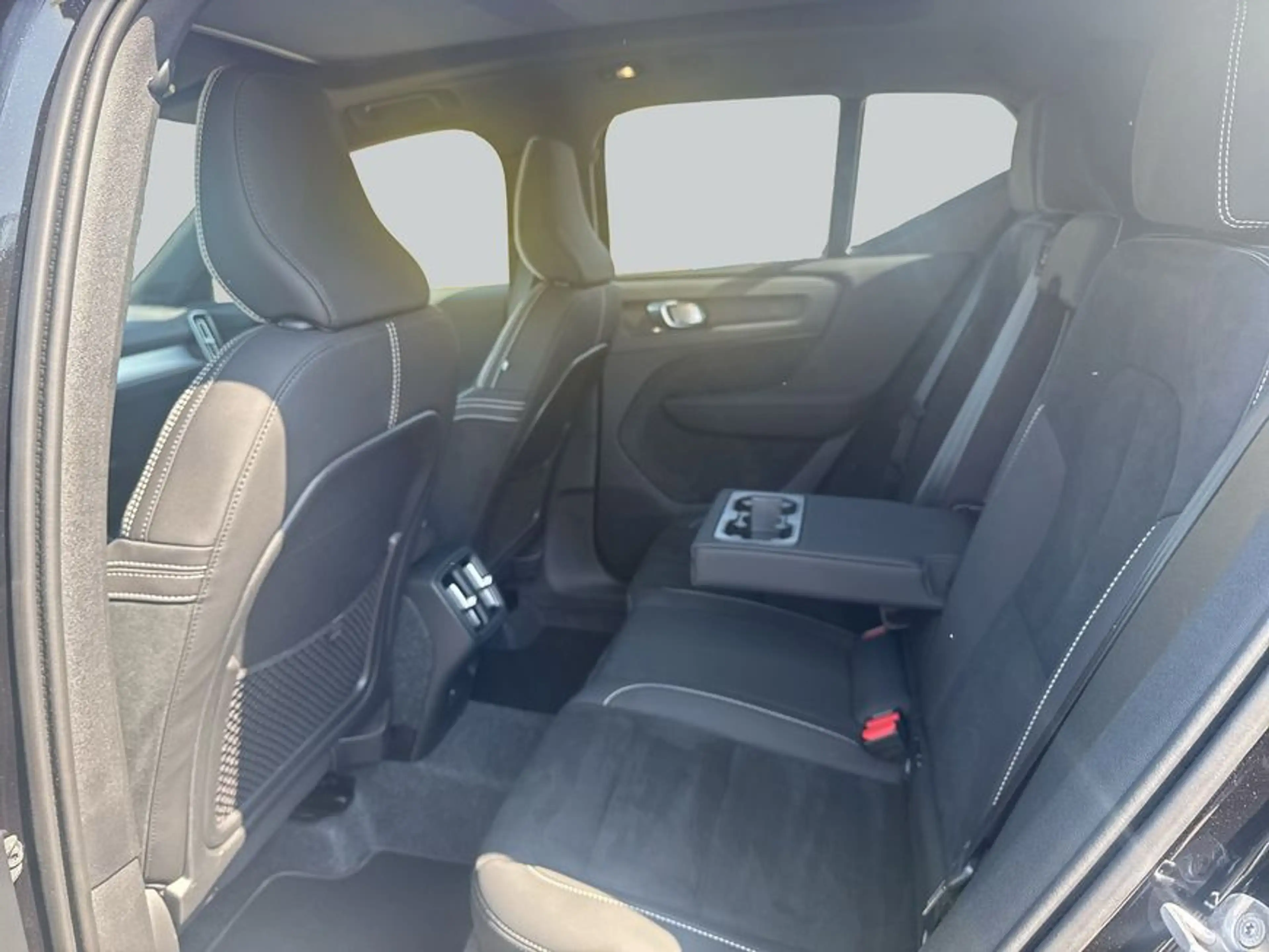 Volvo XC40 XC40 B3 B DKG Plus Black Edition — photo 11