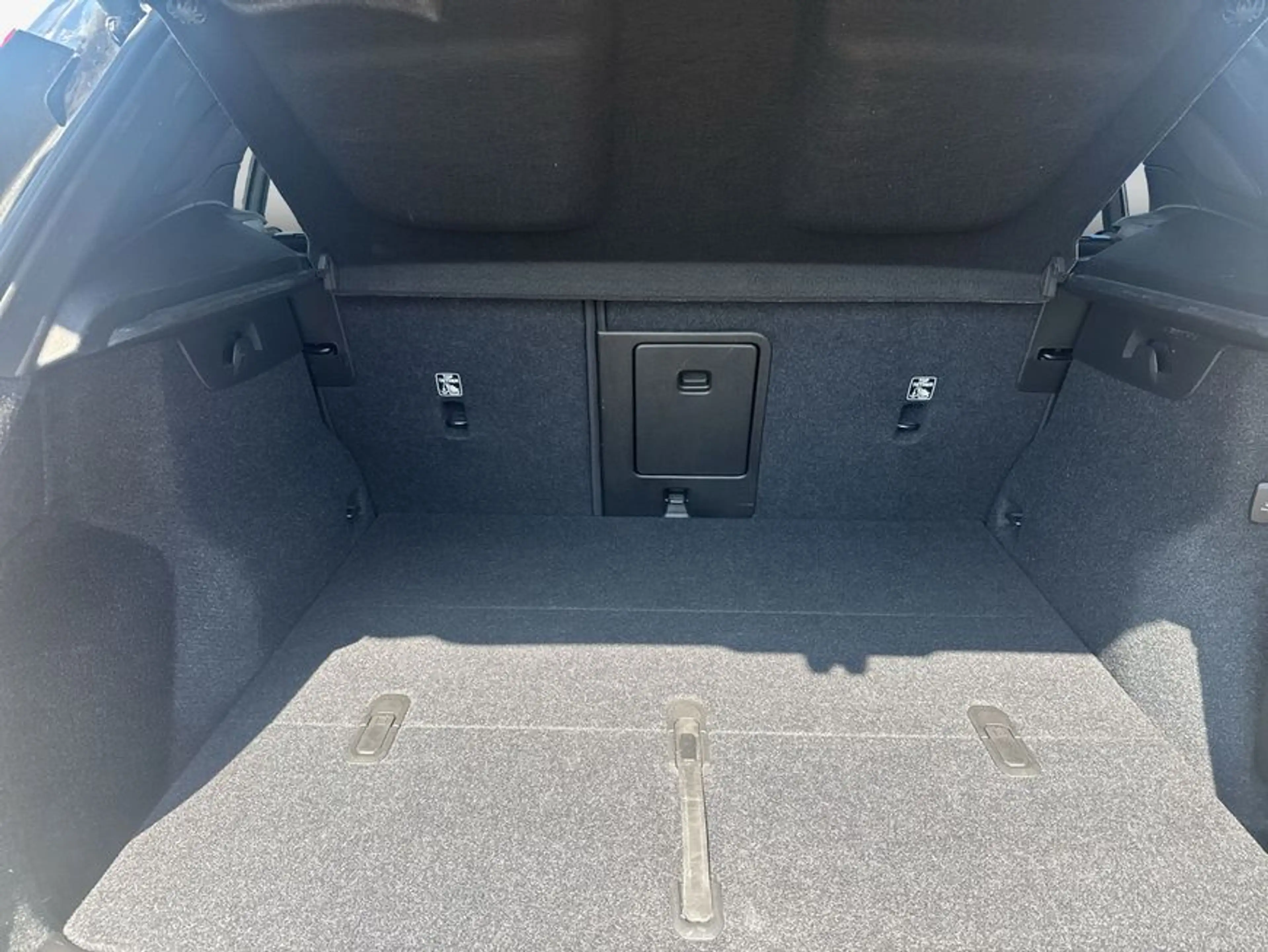 Volvo XC40 XC40 B3 B DKG Plus Black Edition — photo 8