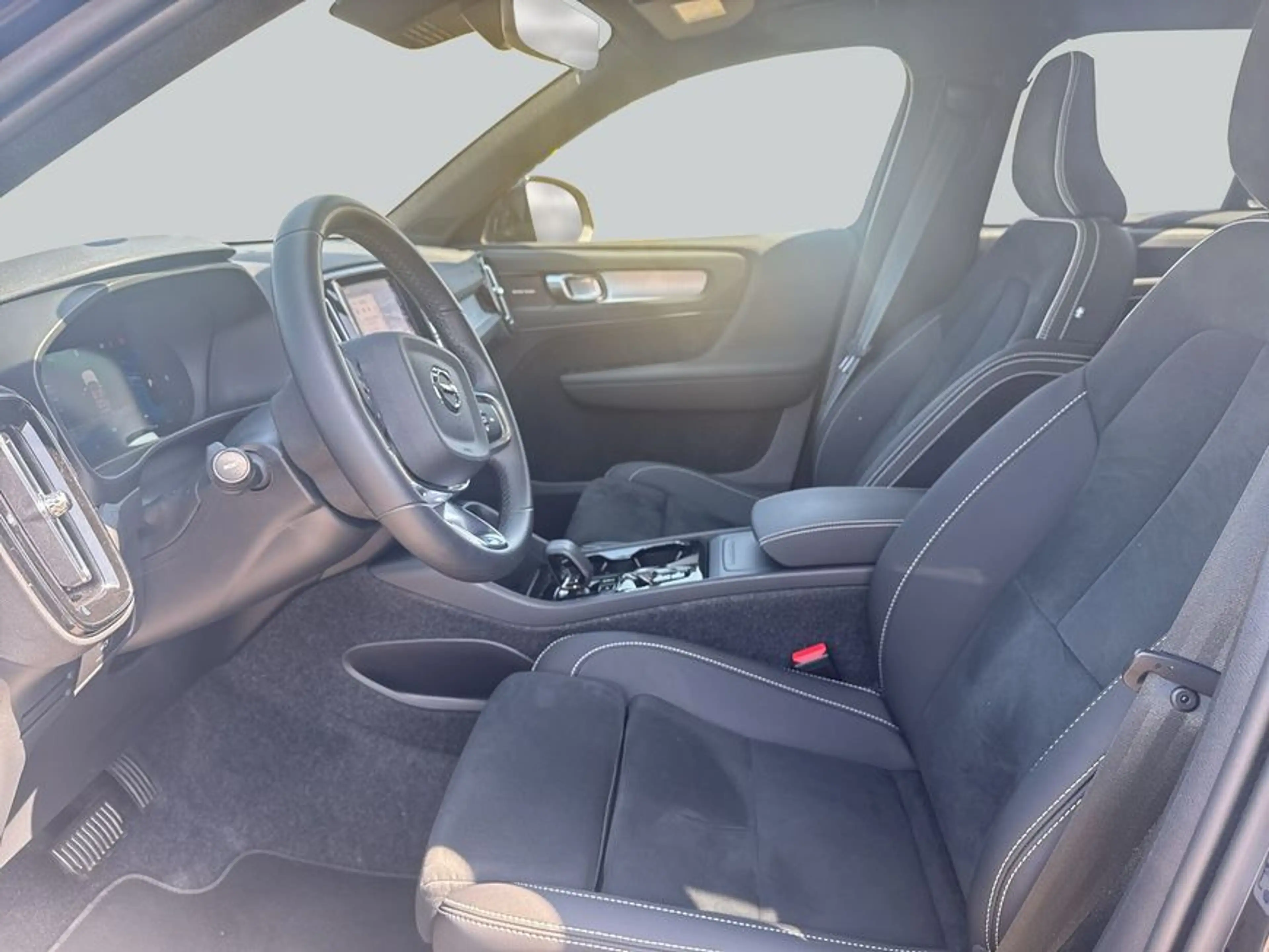 Volvo XC40 XC40 B3 B DKG Plus Black Edition — photo 9