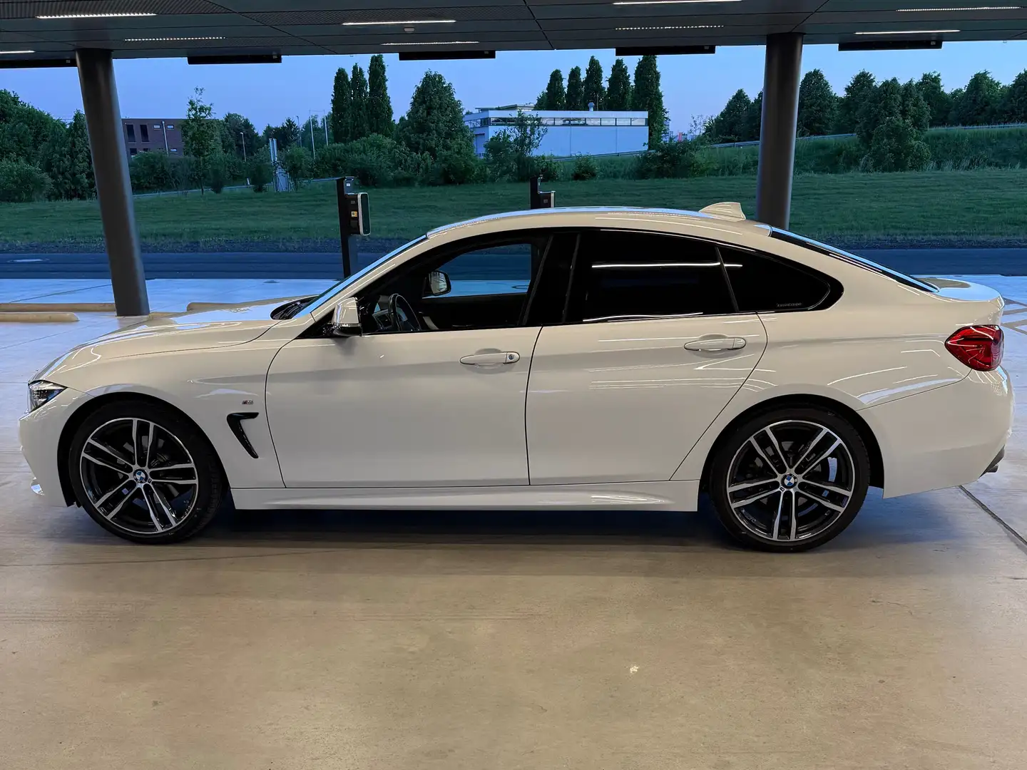 BMW 420 420d Gran Coupe M Sport 19 Zoll Weiß - 2