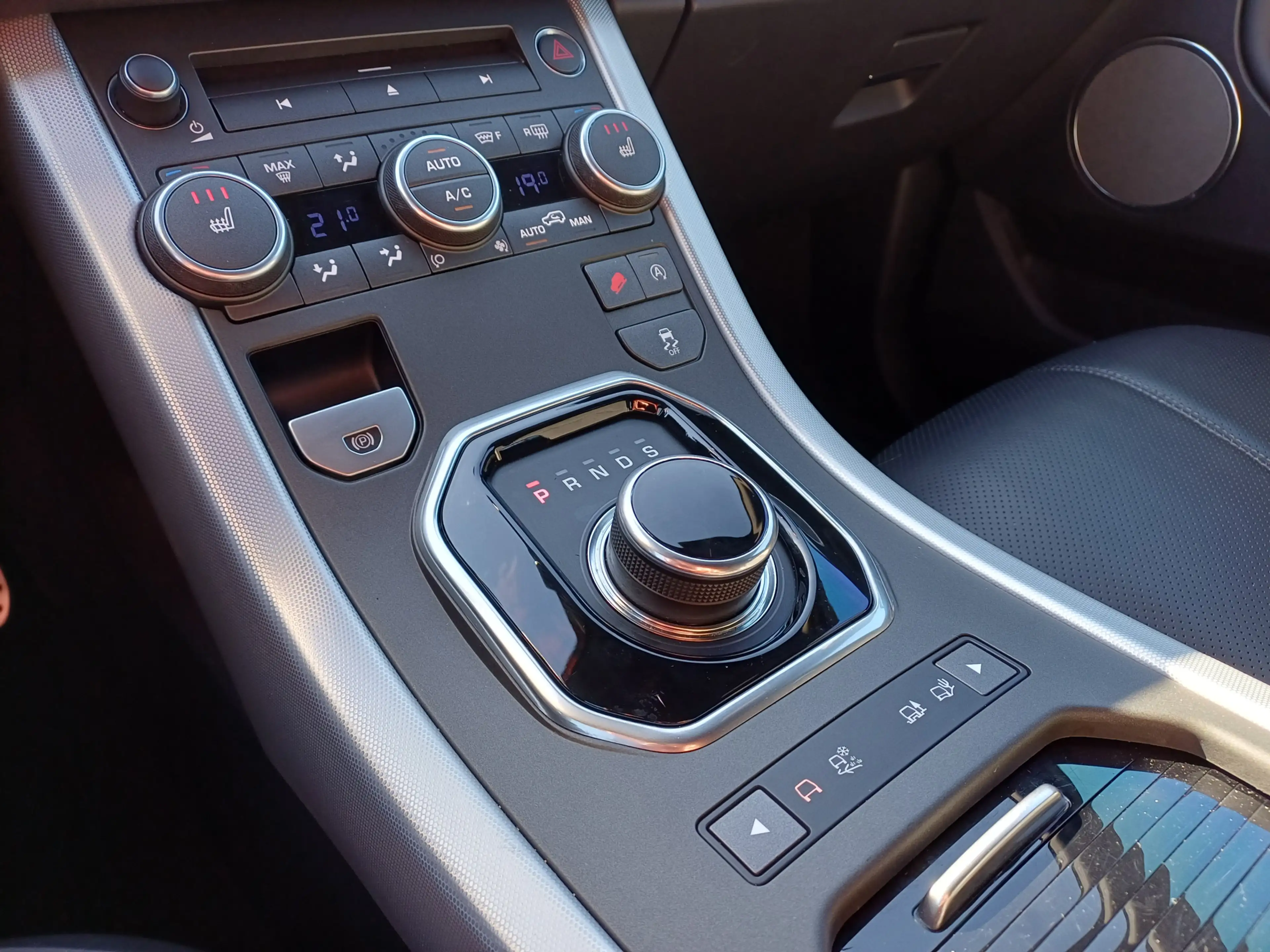 Land Rover Range Rover Evoque TD4 180pk HSE Dynamic | Dealer Onderhouden | Merid — photo 4