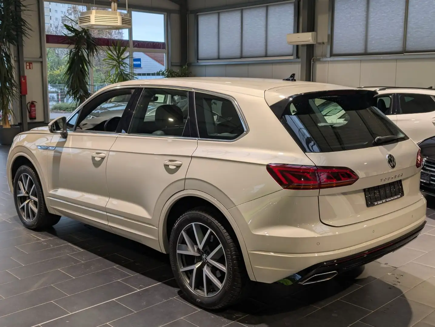 Volkswagen Touareg 3.0 V6 TDI 4Motion DPF Aut. R-Line Beige - 2