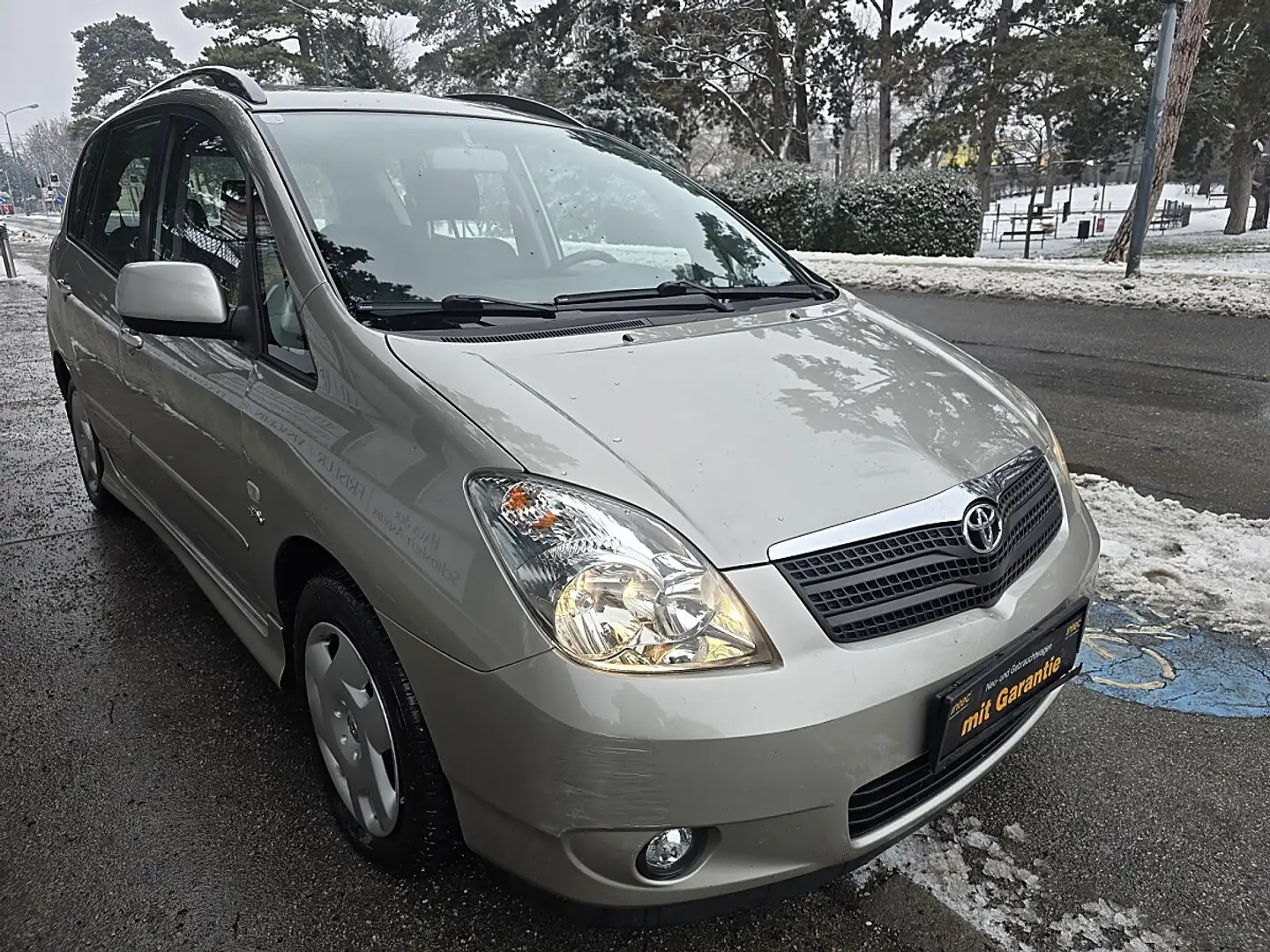 Toyota Corolla Verso 2,0 D-4D Linea Sol Ds. Grau - 1