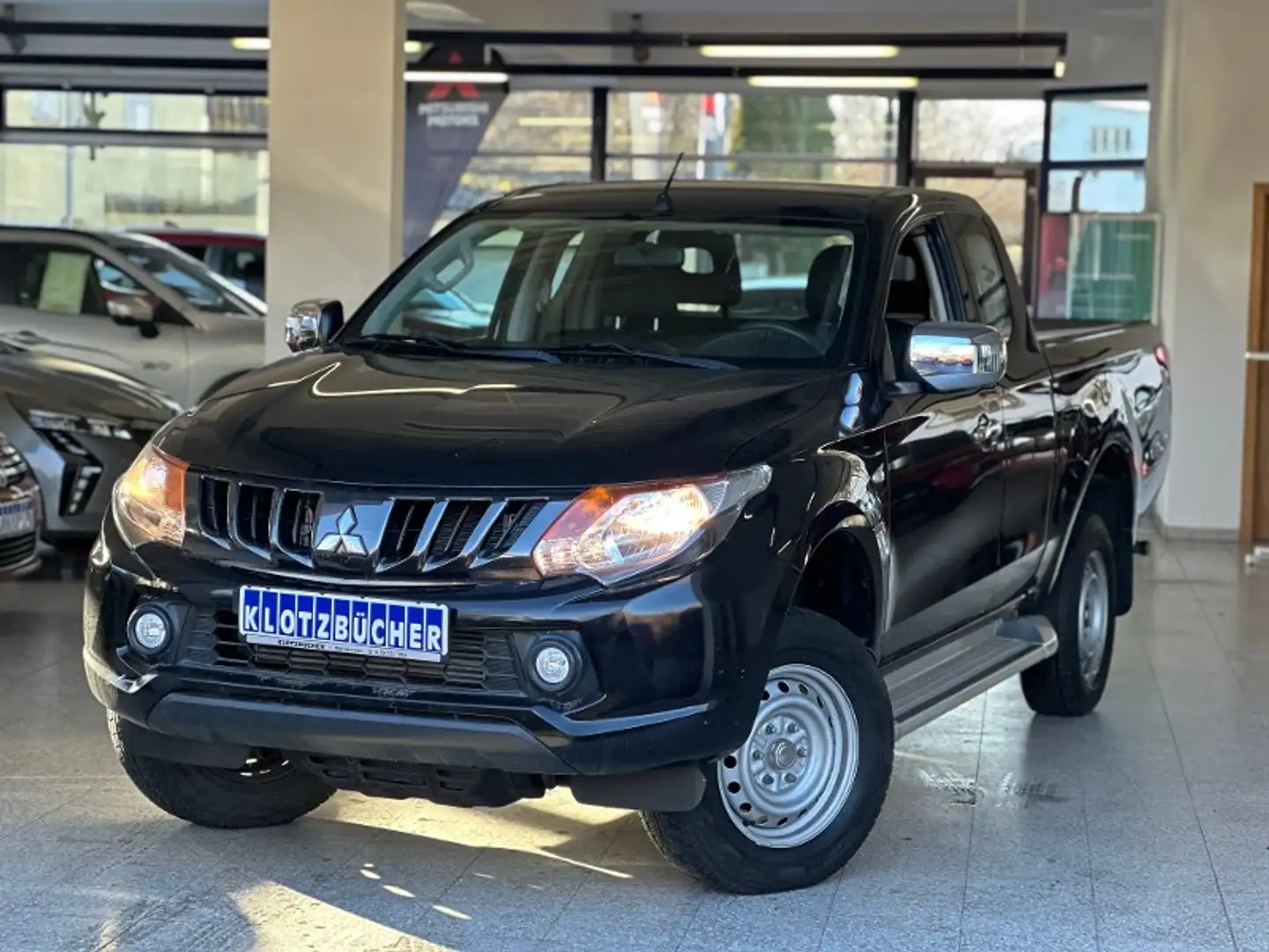 Mitsubishi L200 Club Cab BASIS, 4WD + Extra Paket Schwarz - 1
