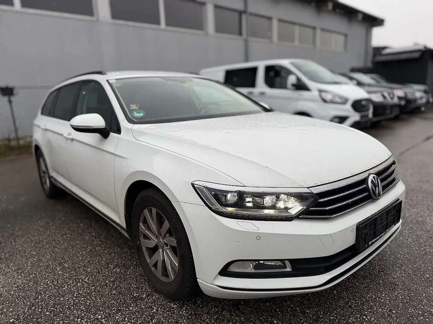 Volkswagen Passat Weiß - 2