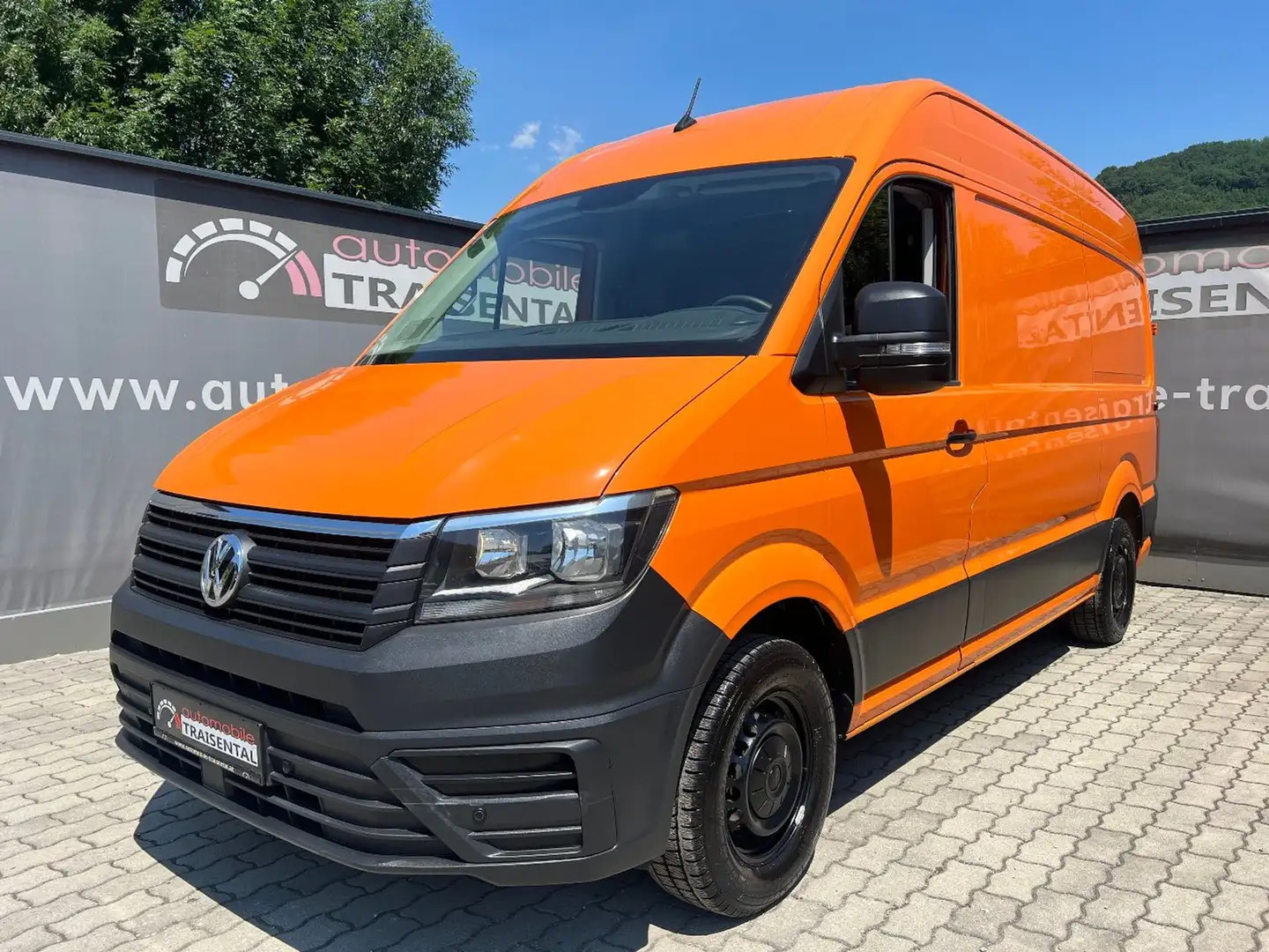 Volkswagen Crafter 30 2.0 TDI FWD L3H2 Orange - 1