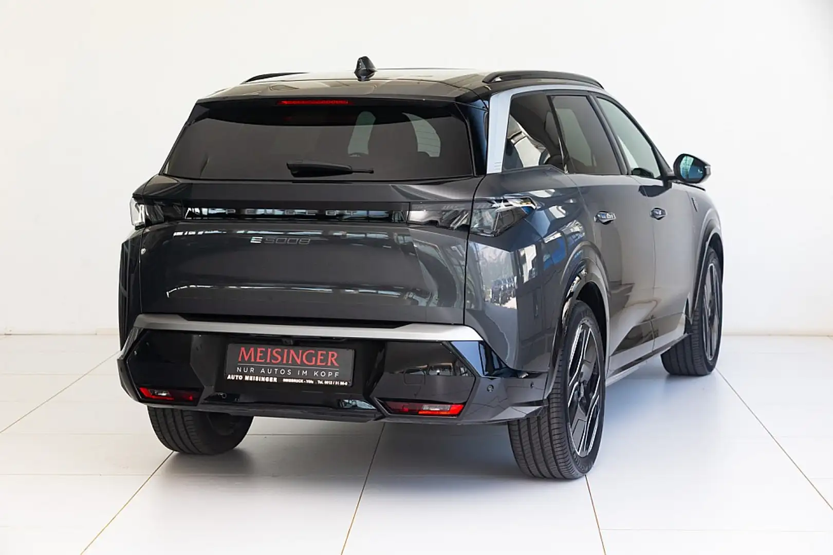 Peugeot 5008 Elektro 210 73kWh GT Šedá - 2