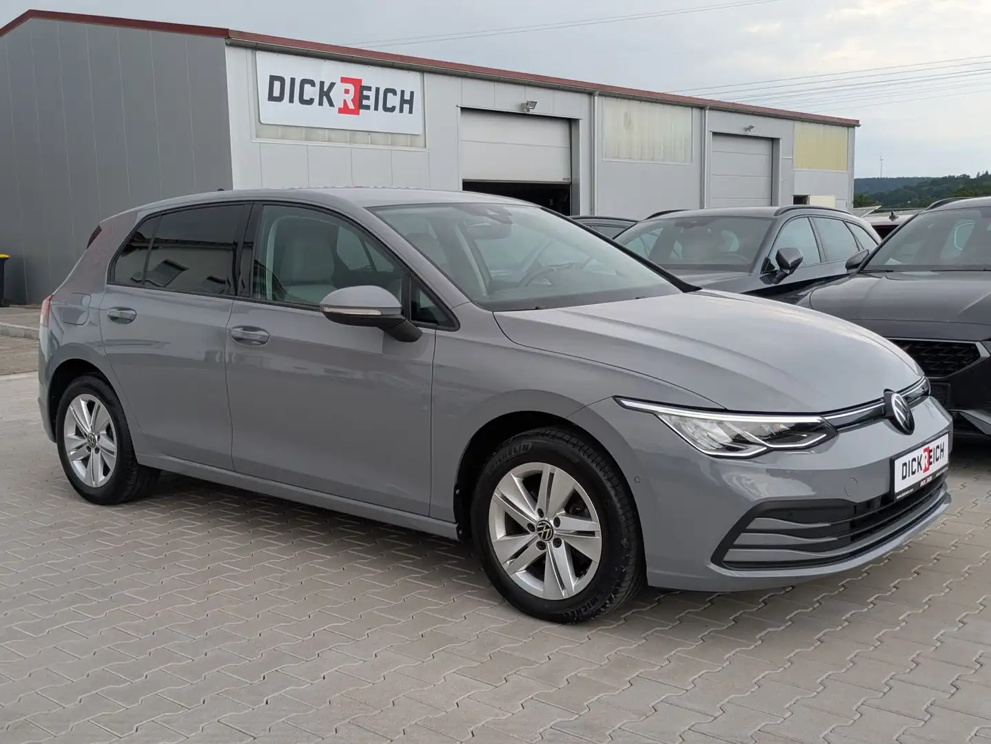 Volkswagen Golf 2.0 TDI Life STHZ*LED*MASSAGE*MEMORY*APP Grau - 1