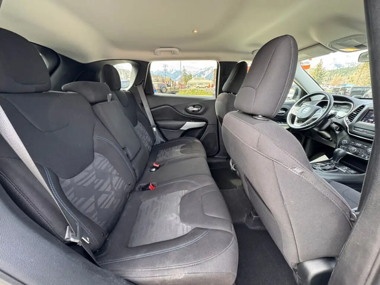Jeep Cherokee снимка Jeep Cherokee