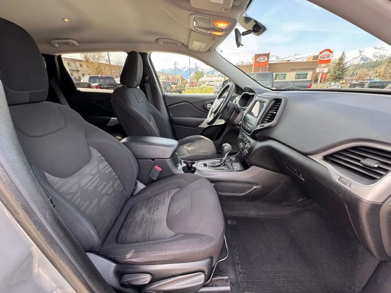 Jeep Cherokee снимка Jeep Cherokee