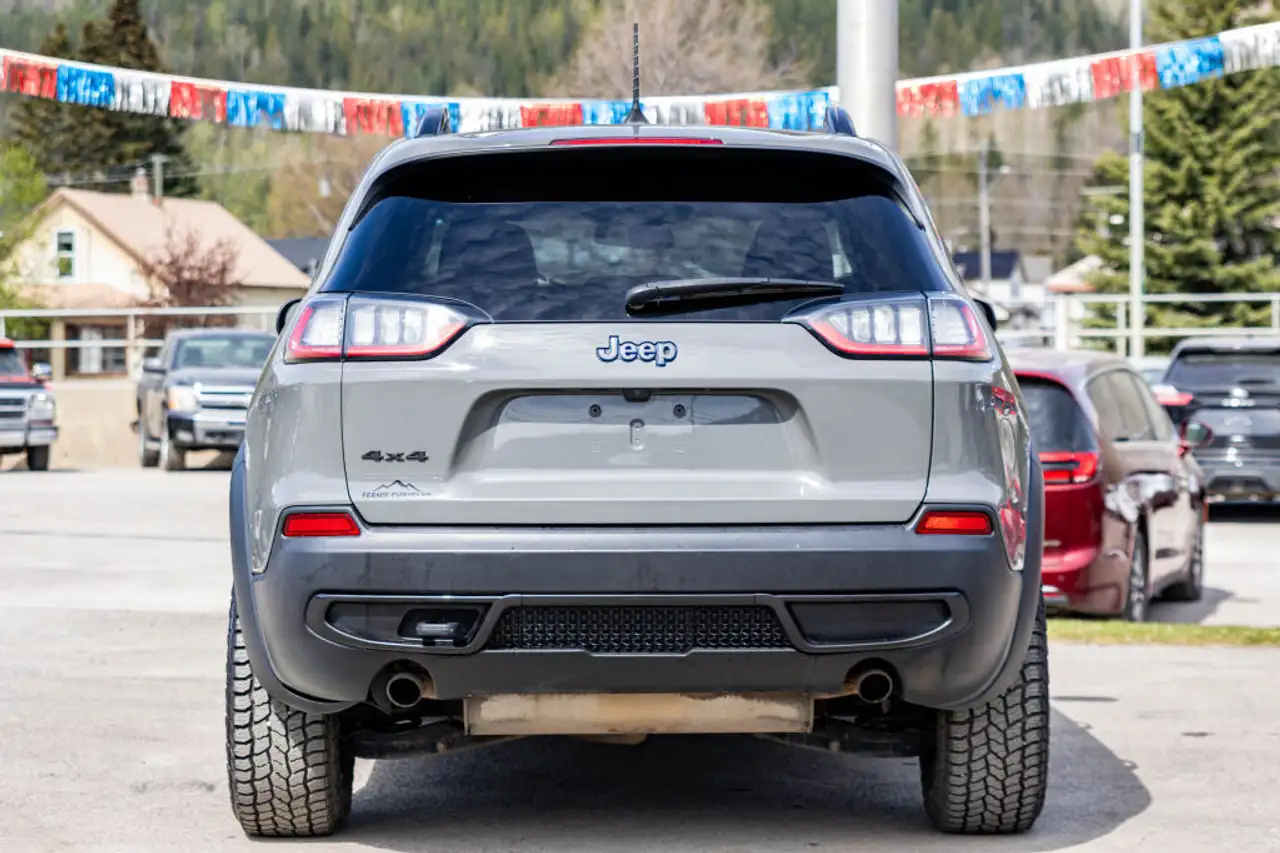 Jeep Cherokee снимка Jeep Cherokee