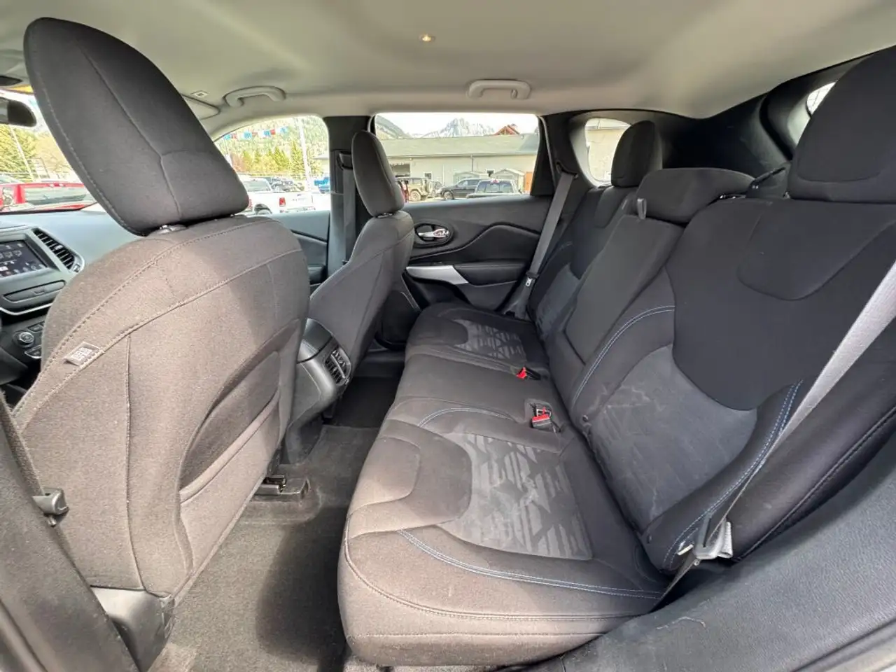 Jeep Cherokee снимка Jeep Cherokee