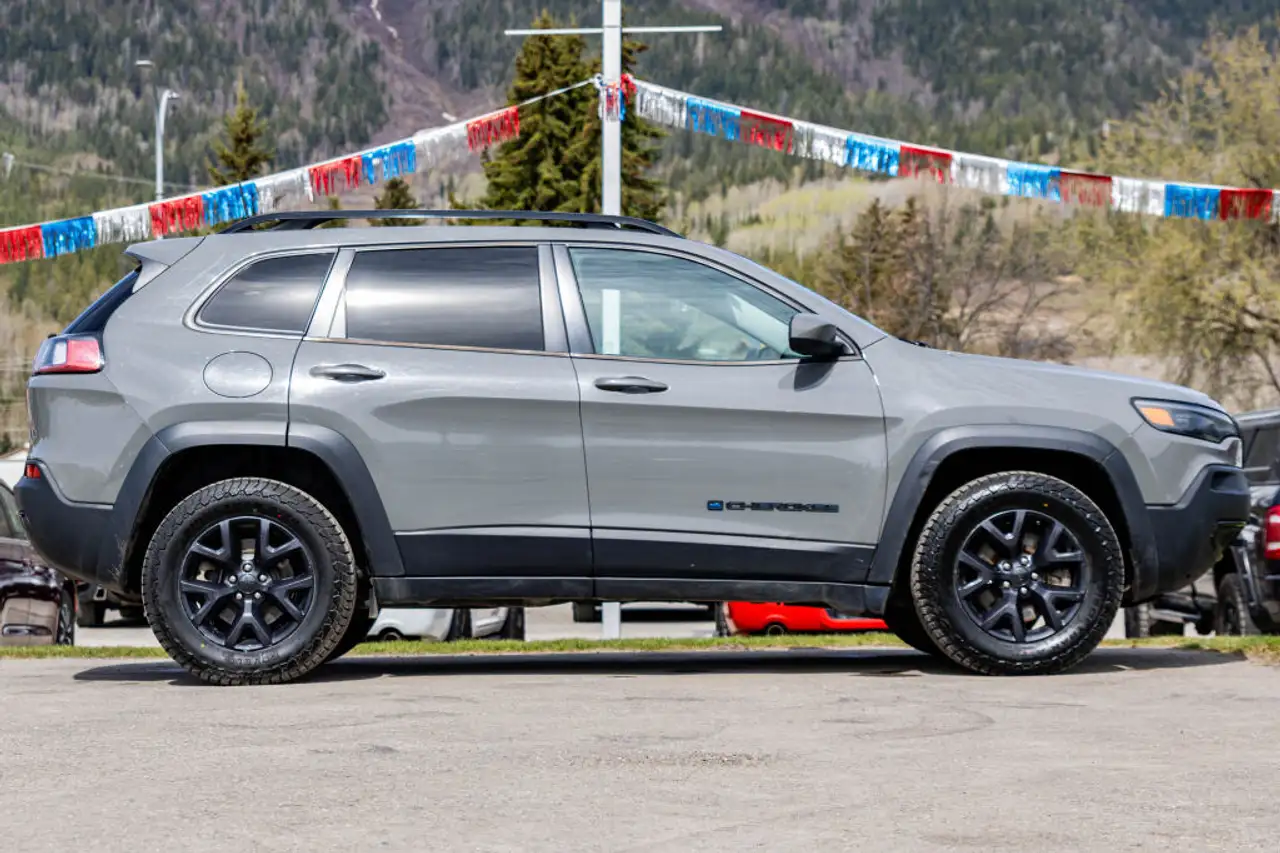 Jeep Cherokee снимка Jeep Cherokee
