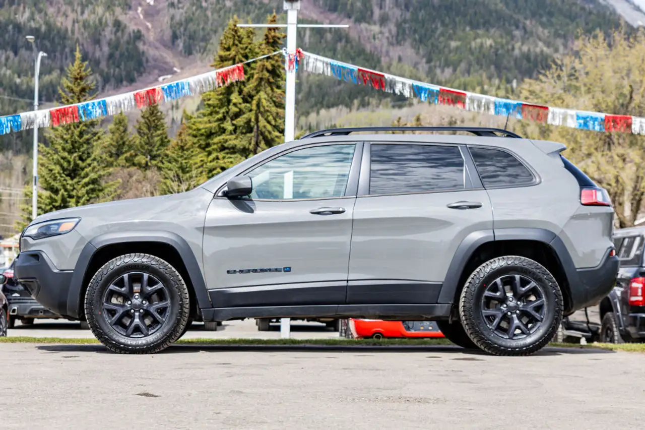 Jeep Cherokee снимка Jeep Cherokee