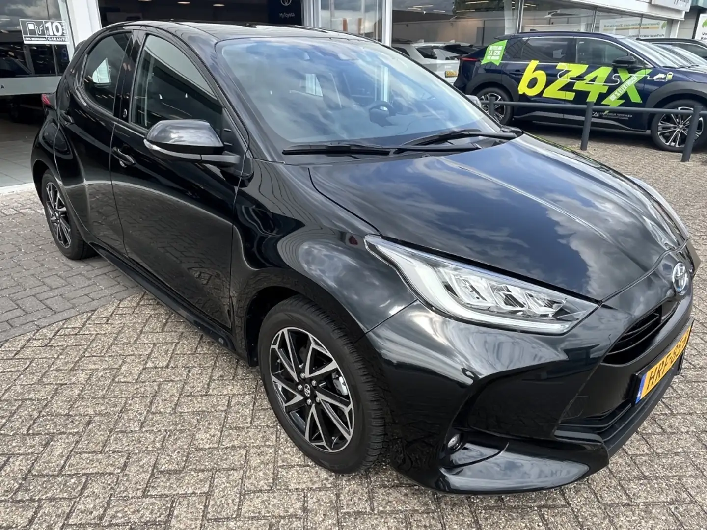Toyota Yaris 1.5 Hyb. Dynamic | CAMERA | NAVIGATIE | Zwart - 2