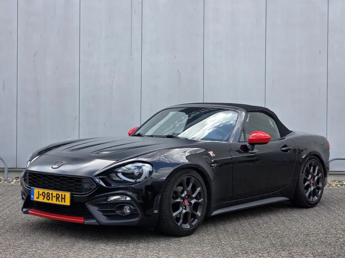 Fiat 124 Spider Abarth 1.4 MultiAir Turbo 170k Automaat | Leder | Zwart - 2
