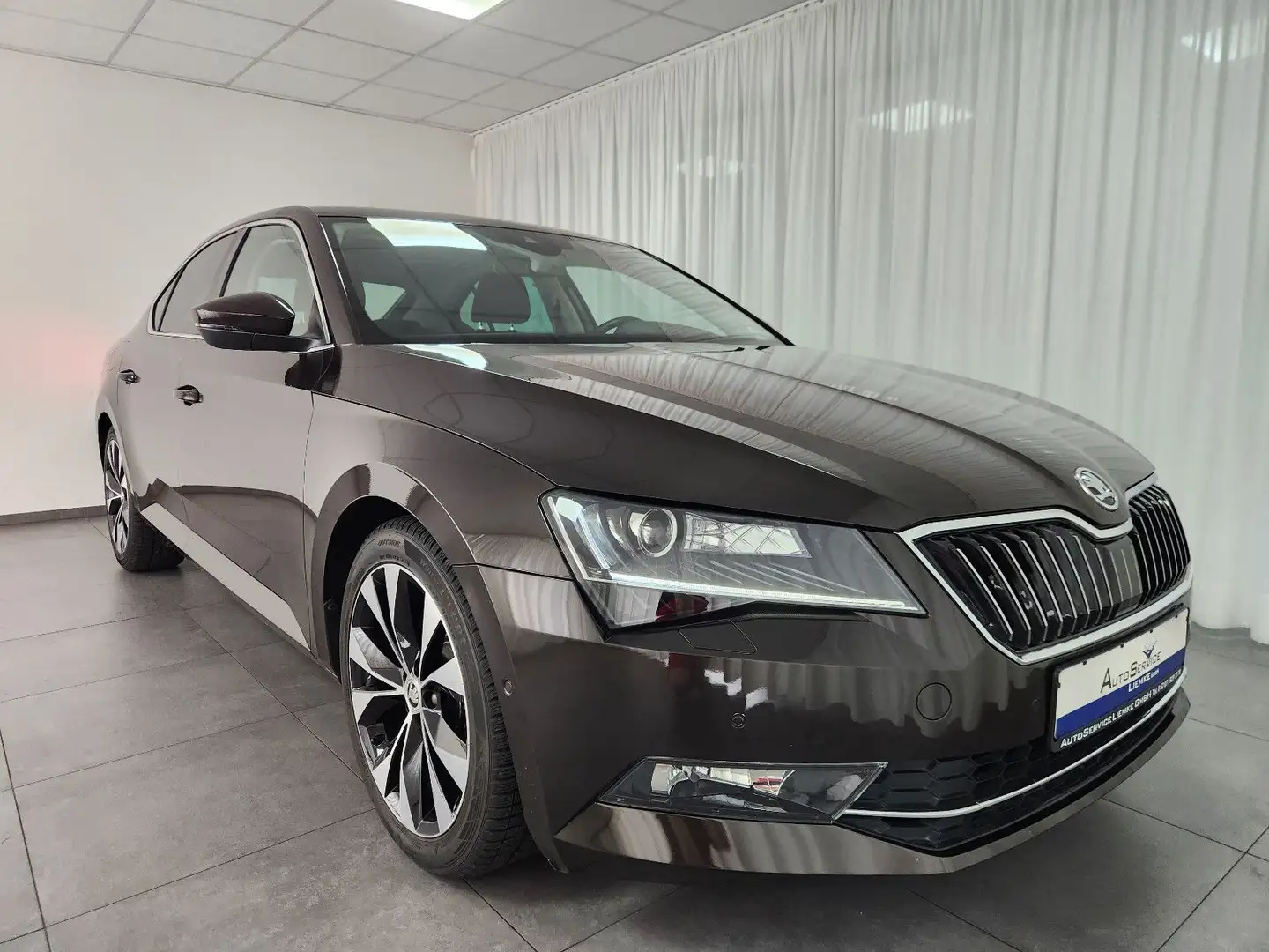 Skoda Superb STYLE 2.0 220PS ACC SHZ NAV CarPlay 1.Hd. Brun - 1