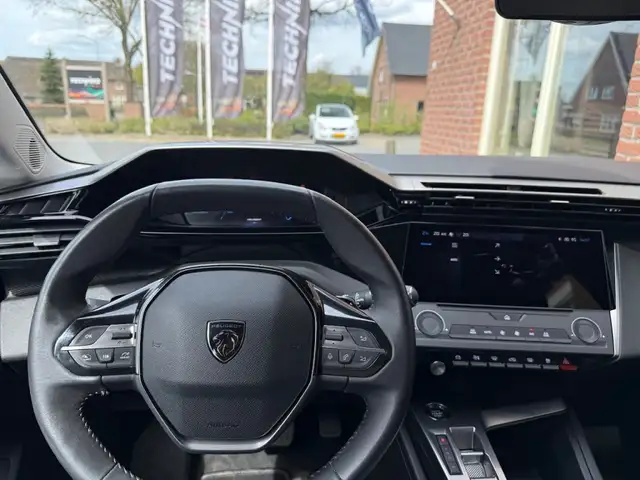 Peugeot 308 view 7