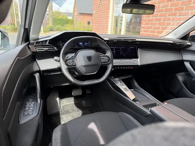 Peugeot 308 view 3