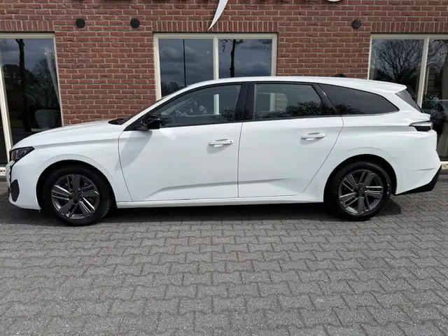 Peugeot 308 view 2