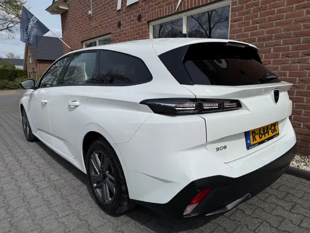 Peugeot 308 view 11