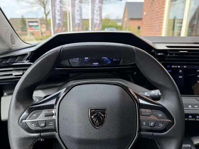Peugeot 308 view 8