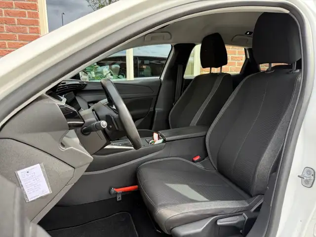 Peugeot 308 view 4