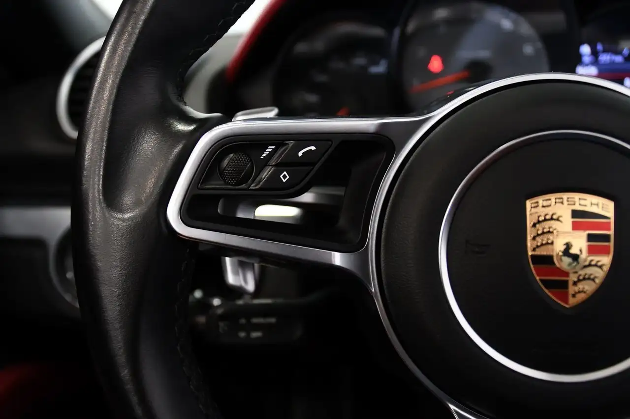 Porsche 718 Boxster снимка Porsche 718 Boxster