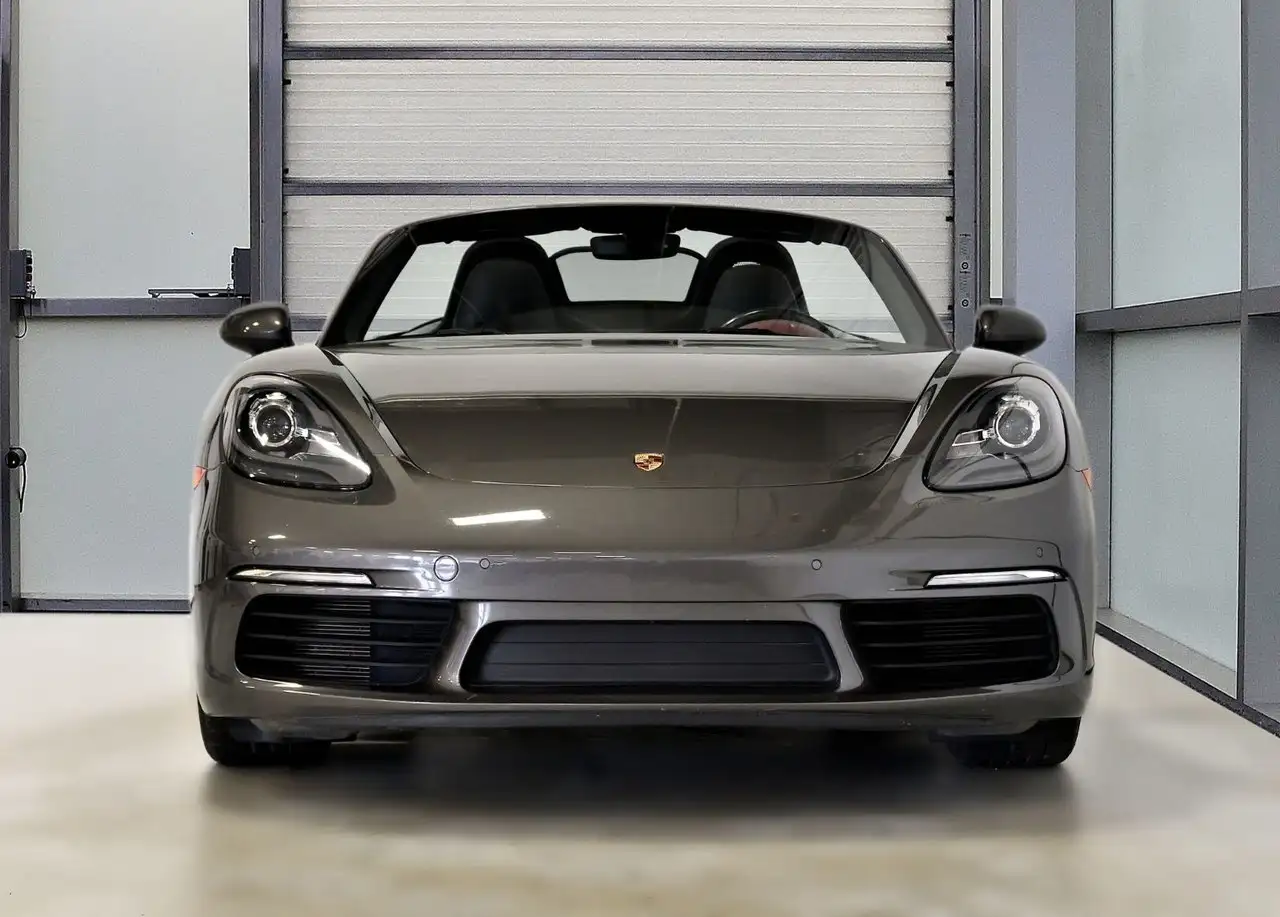 Porsche 718 Boxster снимка Porsche 718 Boxster