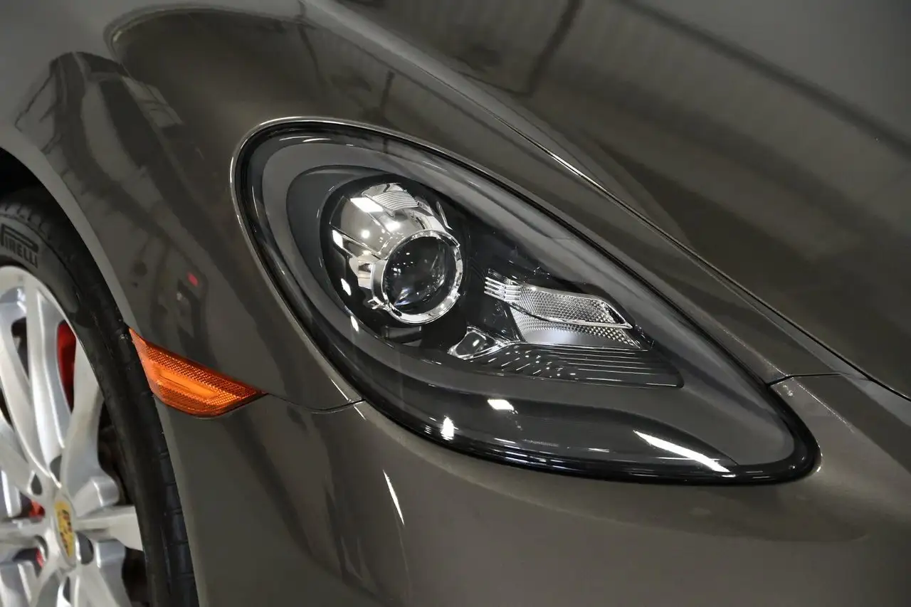 Porsche 718 Boxster снимка Porsche 718 Boxster