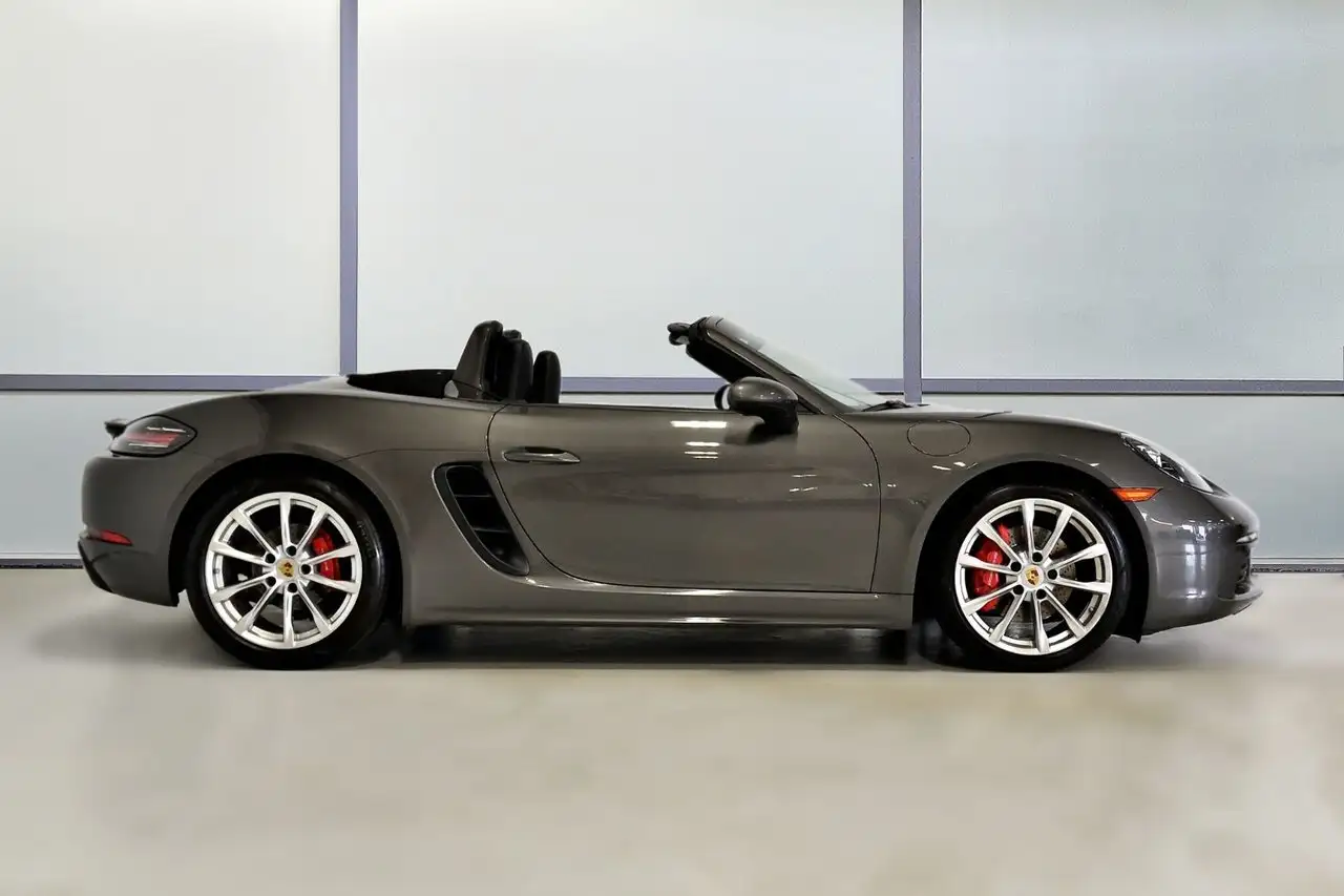 Porsche 718 Boxster снимка Porsche 718 Boxster