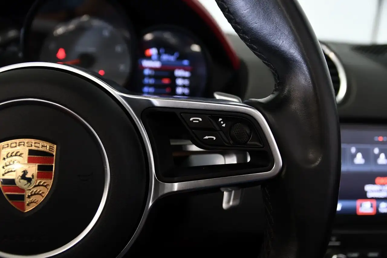 Porsche 718 Boxster снимка Porsche 718 Boxster