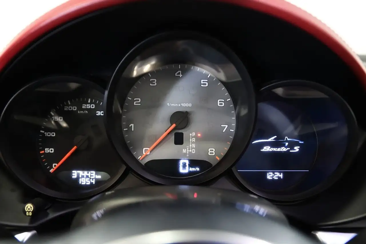 Porsche 718 Boxster снимка Porsche 718 Boxster