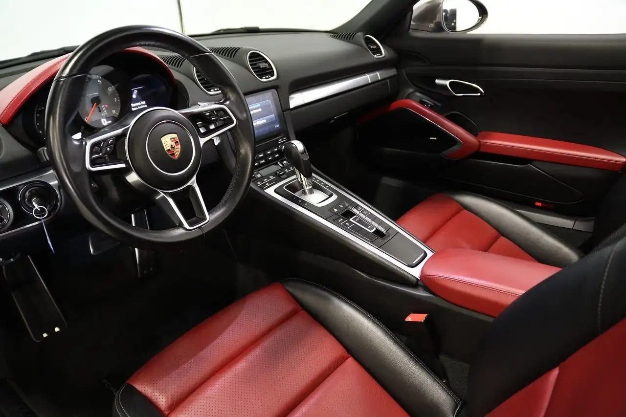 Porsche 718 Boxster снимка Porsche 718 Boxster