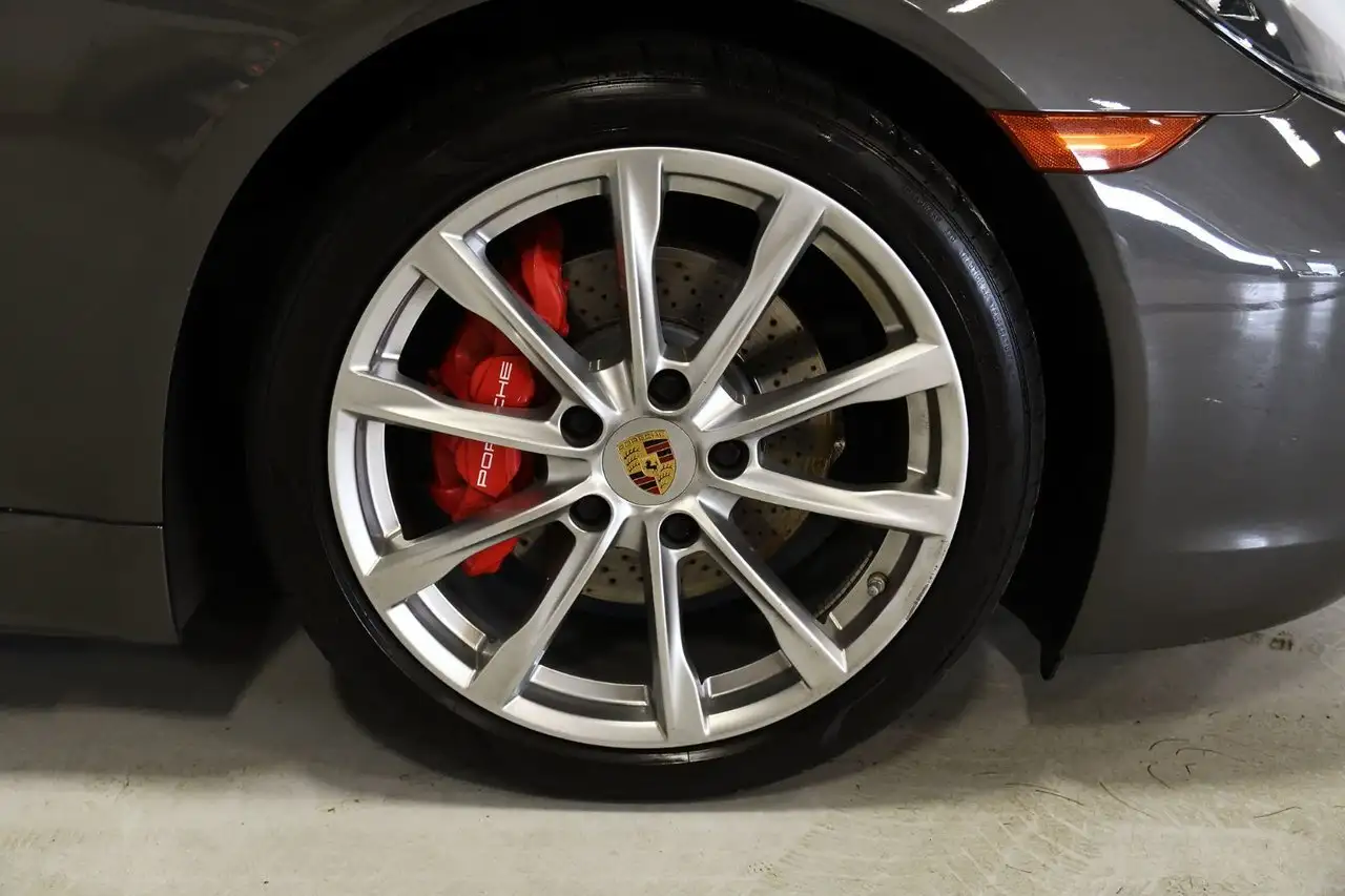Porsche 718 Boxster снимка Porsche 718 Boxster