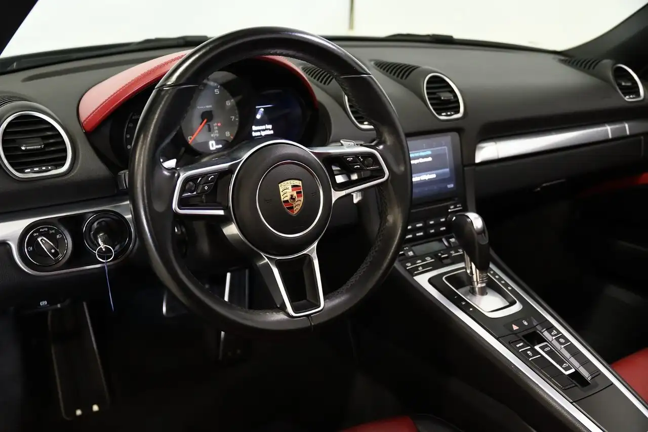 Porsche 718 Boxster снимка Porsche 718 Boxster
