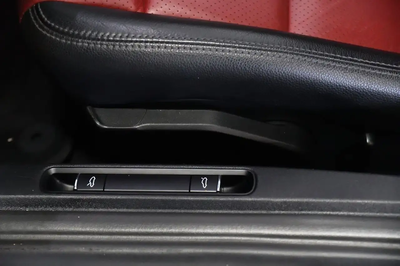 Porsche 718 Boxster снимка Porsche 718 Boxster