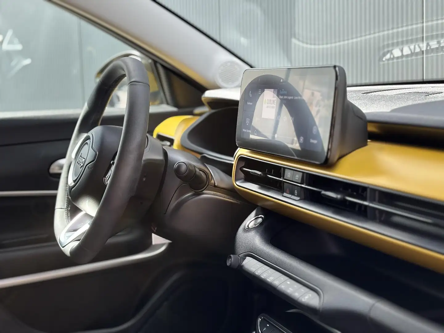 Jeep Avenger 1st Edition 54 kWh Navigatie I Apple carplay/Andro Geel - 2