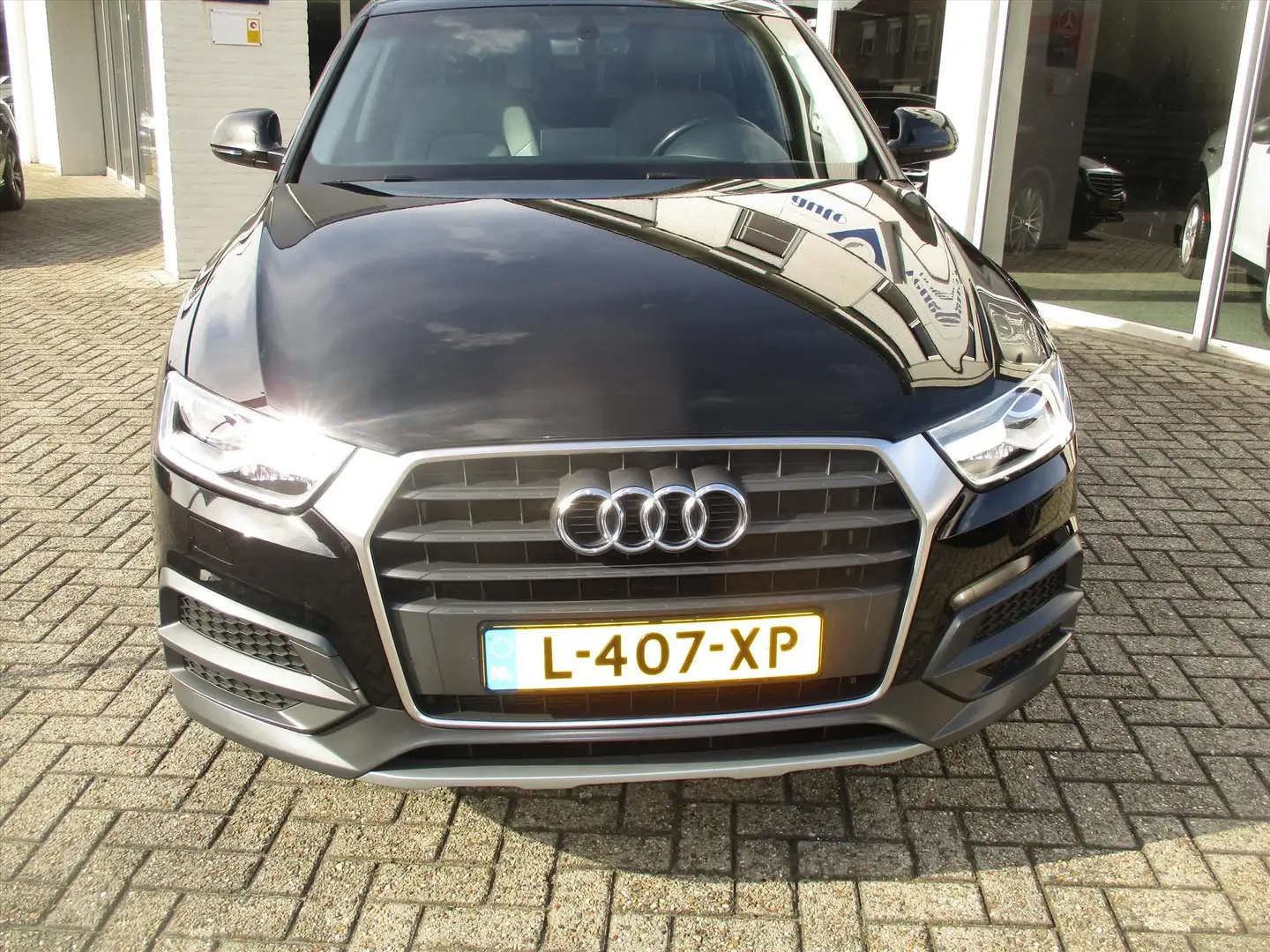 Audi Q3 1.4 TFSI CoD 150PK S tronic Design Schwarz - 2