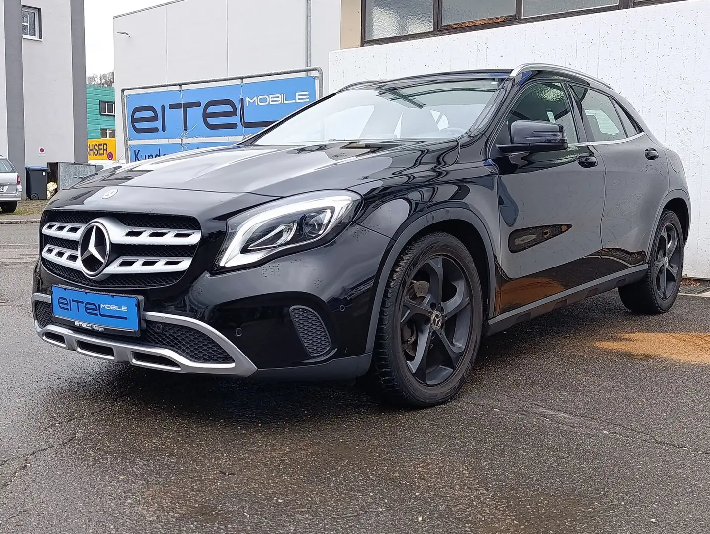 Mercedes-Benz GLA 180 GLA180 Urban Navi LED PDC Teilleder Schwarz - 1