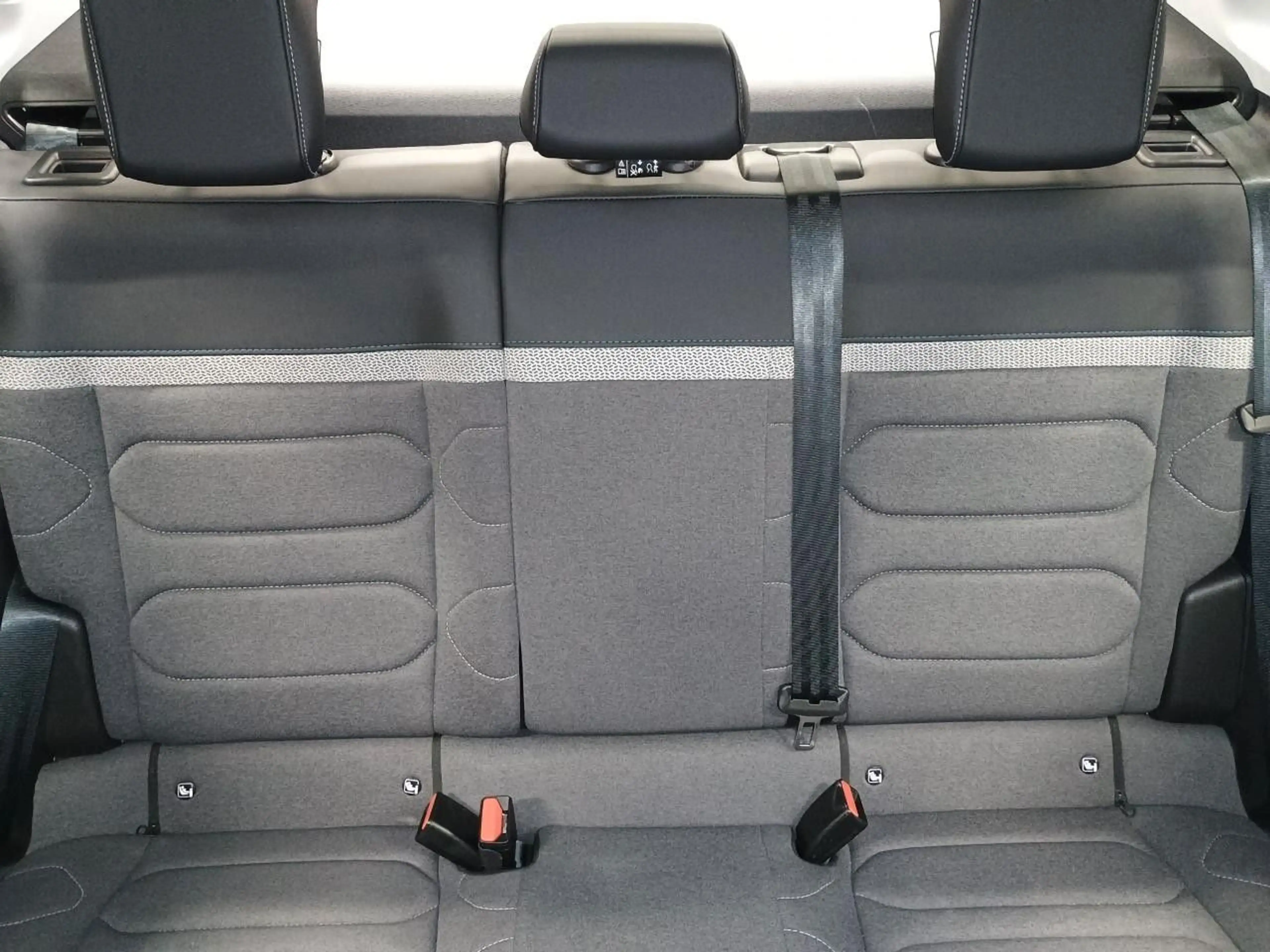 Citroen C4 X Autom. PureTech 130 PLUS — photo 7