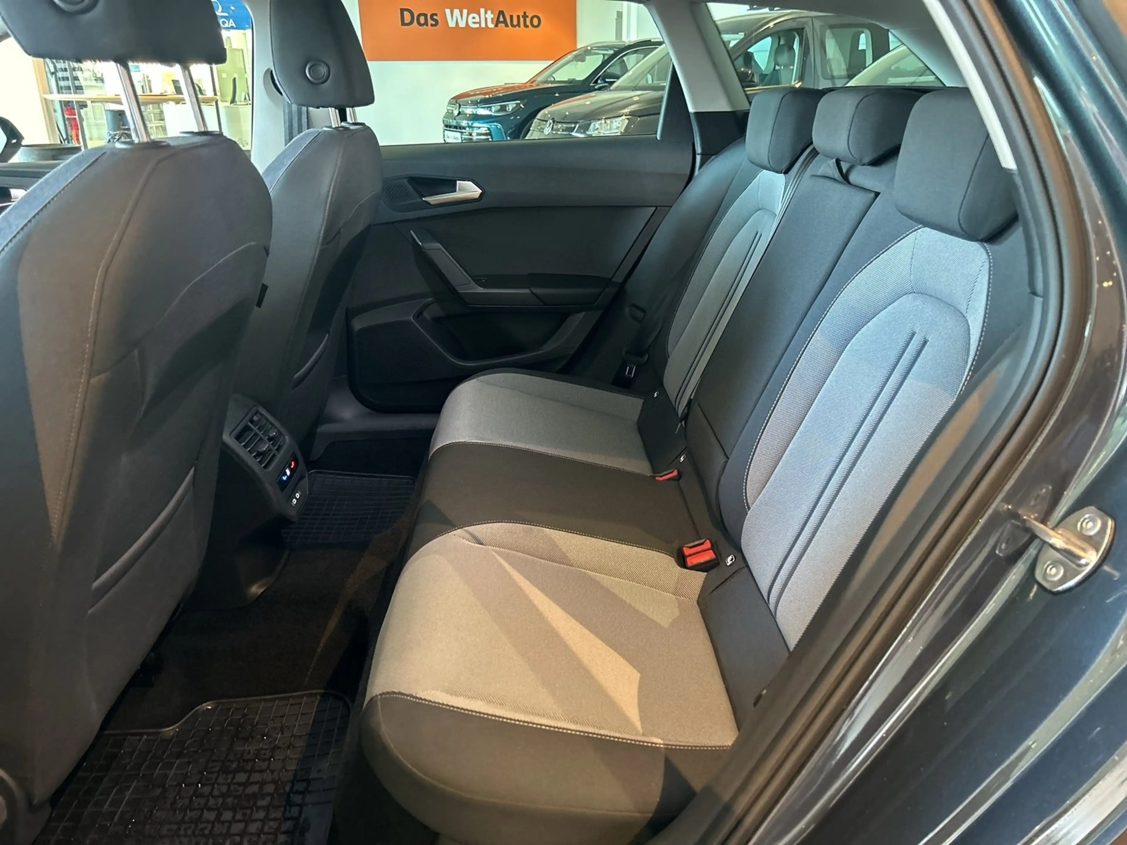 SEAT Leon Style 2.0 TDI 115 PS — photo 11