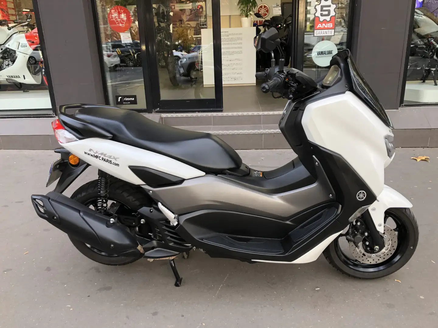 Yamaha NMAX Wit - 2