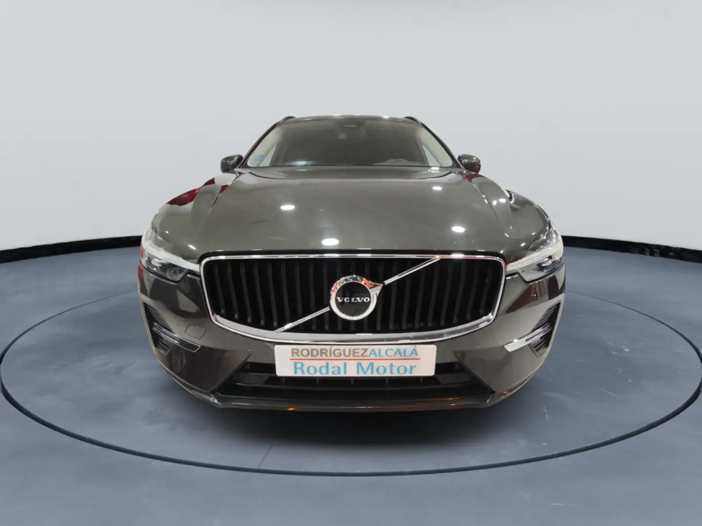 Volvo XC60 B4 Momentum Pro FWD Aut. Vert - 2